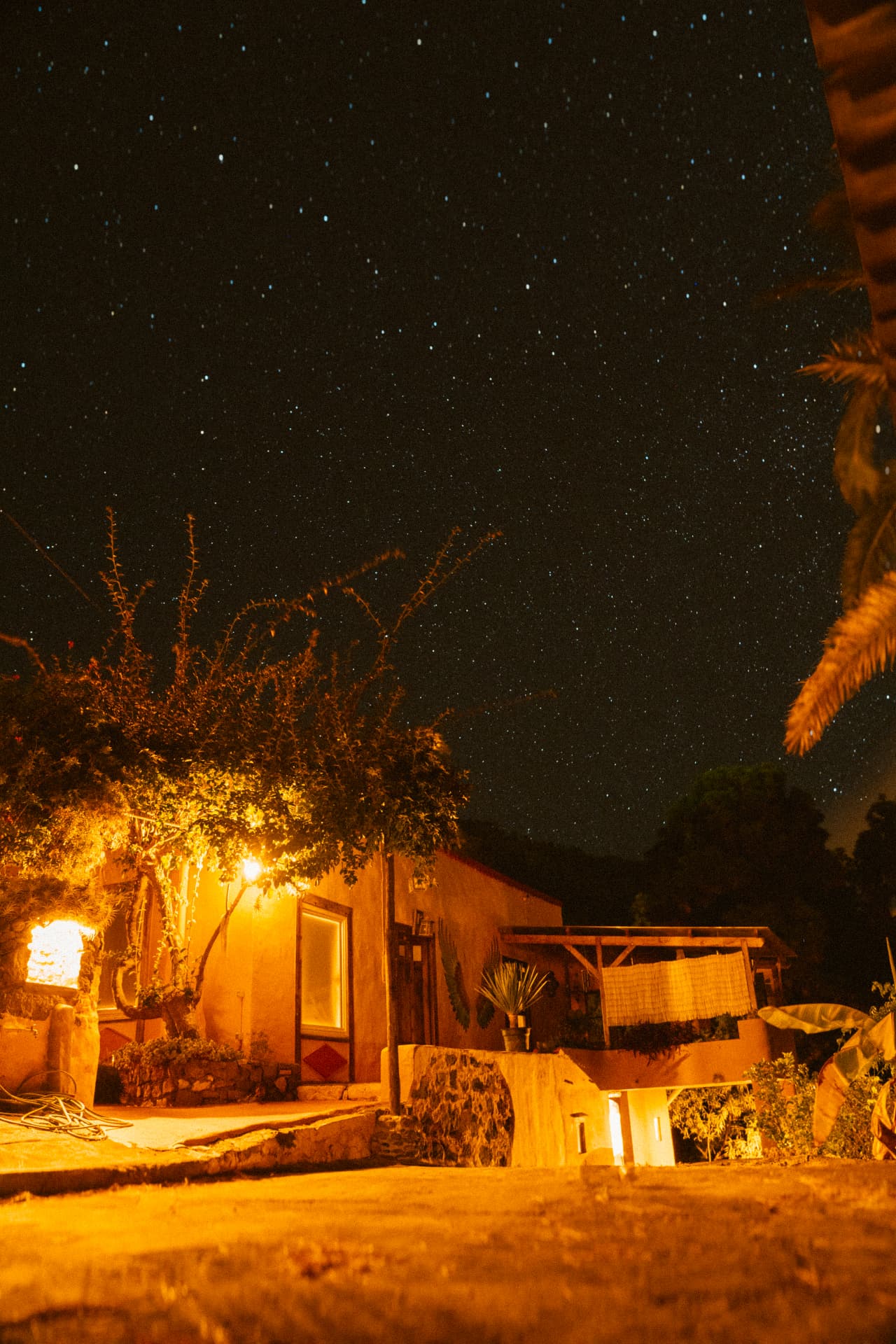 Die Finca unter einem klaren Sternenhimmel
